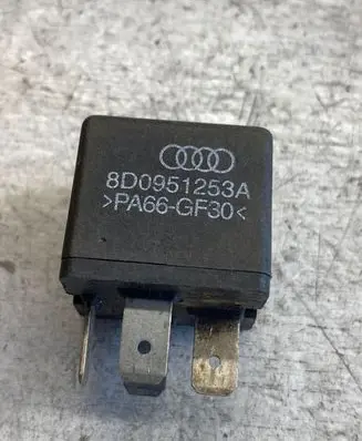 Volkswagen PASSAT B6 Other relay 8d0951253a