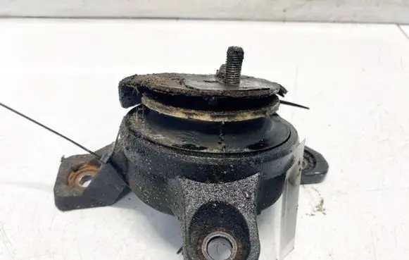 Subaru Legacy Engine mount bracket