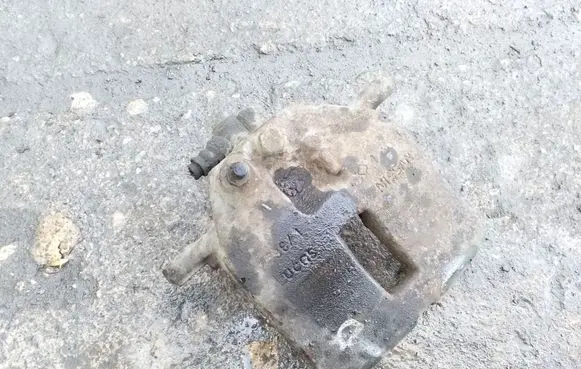 Nissan Primera Front brake caliper