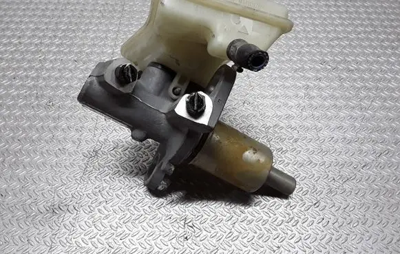 Volkswagen PASSAT B5.5 Master brake cylinder 8E0611301