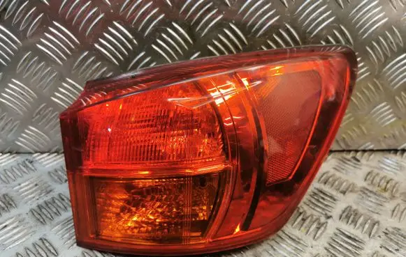Lexus IS 220D-250-350 Rear/tail lights
