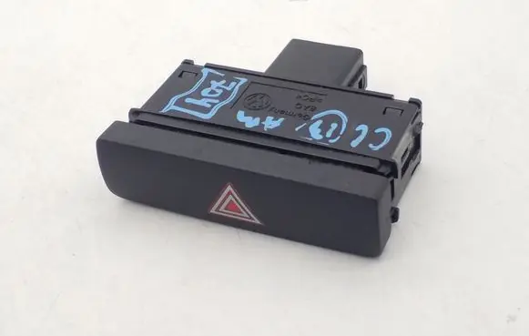 Volkswagen PASSAT CC Hazard light switch 3AA953509