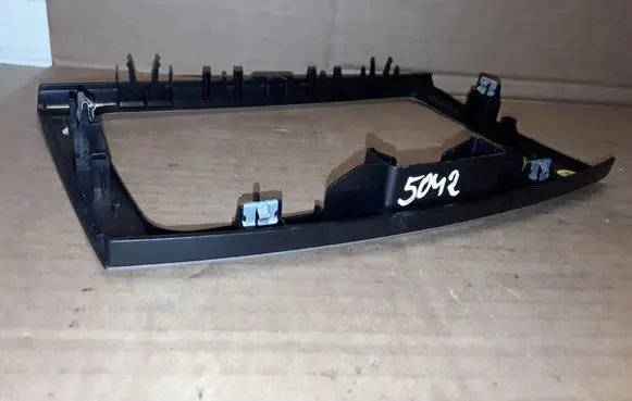 Volkswagen PASSAT B7 Radio/GPS head unit trim 3AA858069F