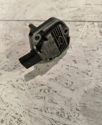 Audi A3 S3 8P Oil level sensor 1J0907663C 6PR00807903