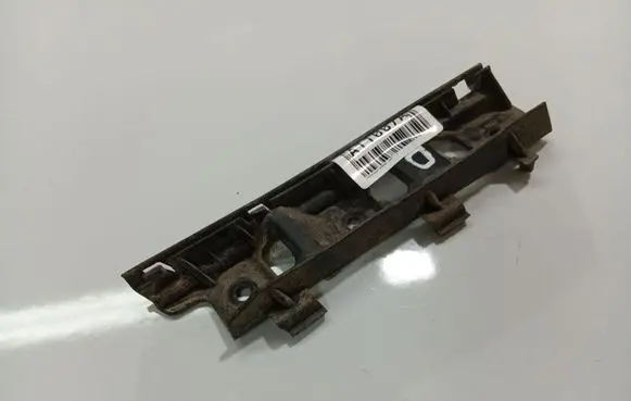 Volkswagen PASSAT B6 Front bumper mounting bracket 3C0807184