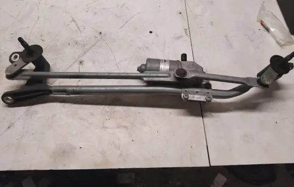 Land Rover Evoque I Front wiper linkage and motor W27116 L538RHD 3446SM