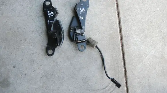 Mercedes-Benz SL R230 Rear glass lock/latch SL350 2008R