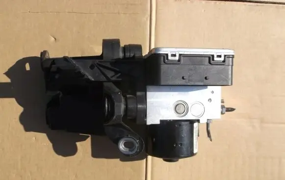 Mercedes-Benz E W212 ABS Pump A0094315612
