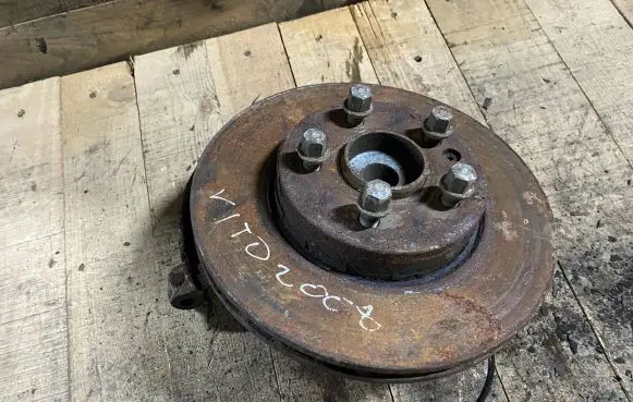 Mercedes-Benz Vito Viano W638 Front wheel hub