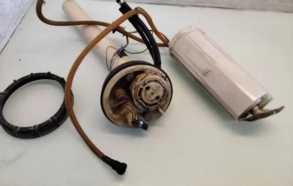 Audi A8 S8 D2 4D In-tank fuel pump 4D0201177