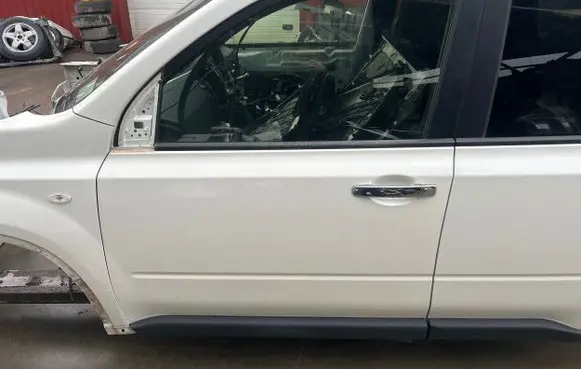 Nissan X-Trail T31 Front door