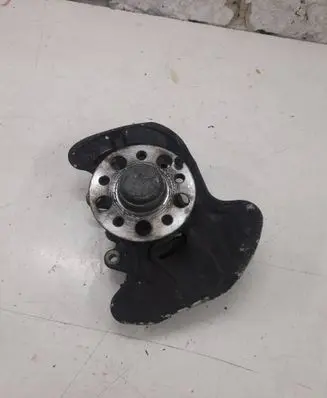 Mercedes-Benz E C207 W207 Front wheel hub