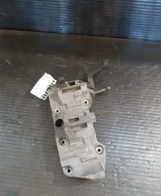 BMW 4 F32 F33 Generator/alternator bracket 8506863