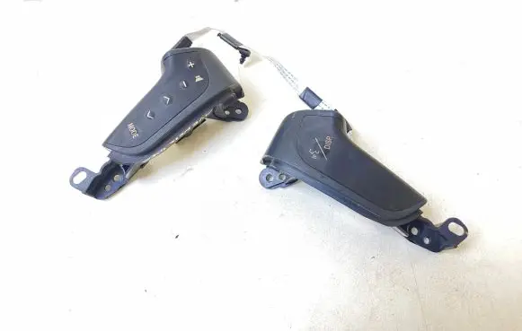 Toyota Avensis T250 Steering wheel buttons/switches 75B070