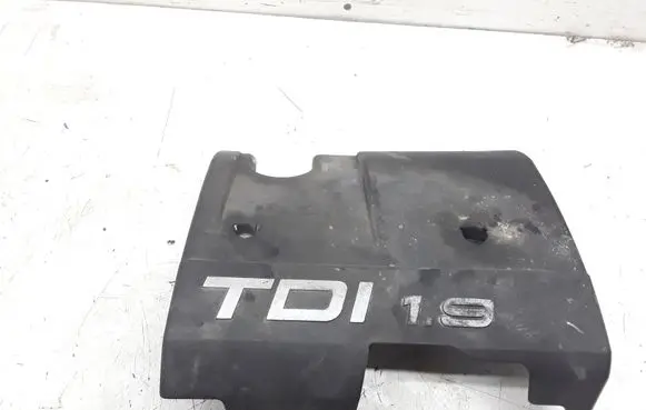 Volkswagen PASSAT B5 Engine cover (trim) 028103935NT