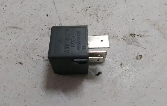 Mercedes-Benz C W203 Other relay A0025422619