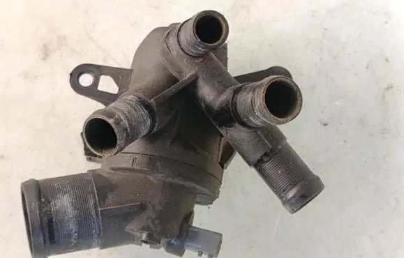 Thermostat/thermostat housing