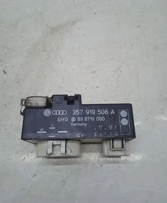 Volkswagen PASSAT B4 Coolant fan relay 357919506A