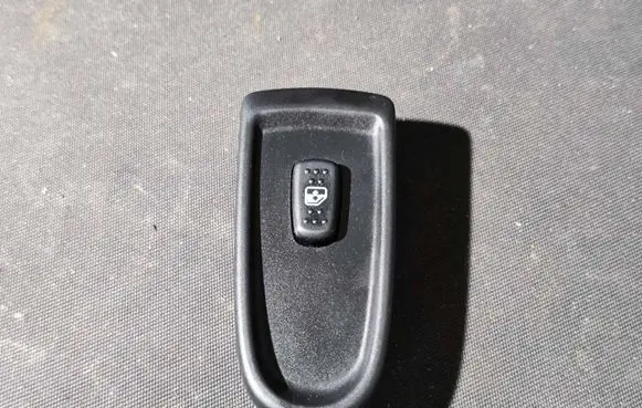 Iveco Daily 35 - 40.10 Electric window control switch 5801304492