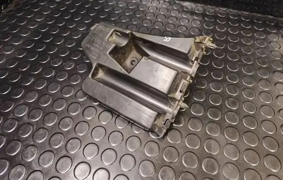 Volvo S60 Front bumper mounting bracket 30796626