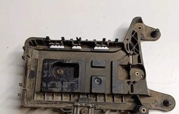 Volkswagen Scirocco Battery tray 1K0915333S8 1K0915333 1K0915325A