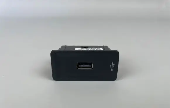 Volkswagen PASSAT B8 USB socket connector 3G0035222