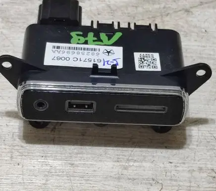Jeep Grand Cherokee USB socket connector 68258696AA