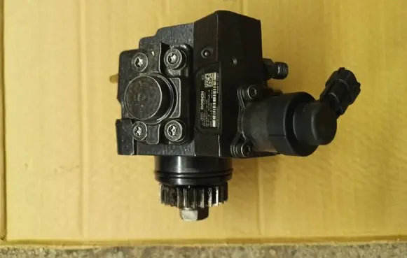Renault Trafic III (X82) Fuel injection high pressure pump 0445010406 167005114r