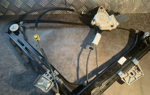 Mercedes-Benz E C207 W207 Front door electric window regulator 961960101