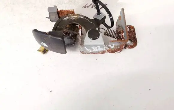 KIA Carens I Fuel tank opening switch 