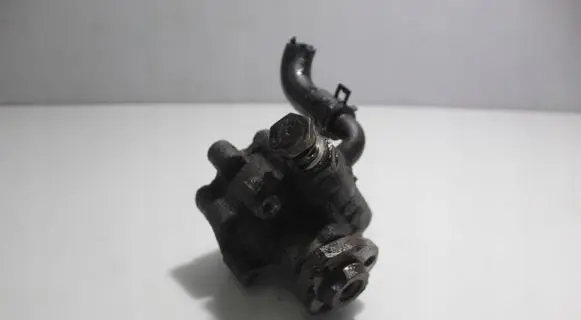 Volkswagen Bora Power steering pump