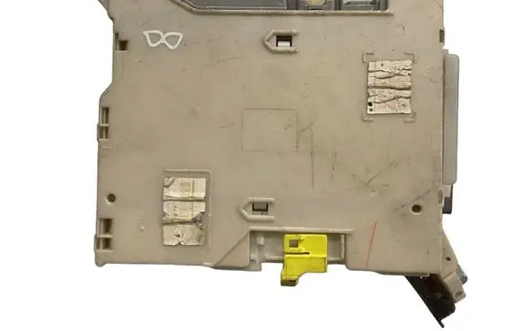 Lexus IS 220D-250-350 Fuse module 8267253060