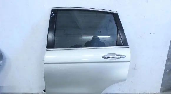 Honda CR-V Rear door