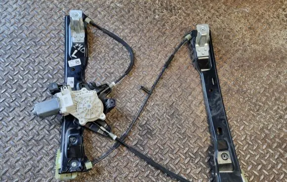 Ford Focus Front door window regulator with motor BM51A23201BF
