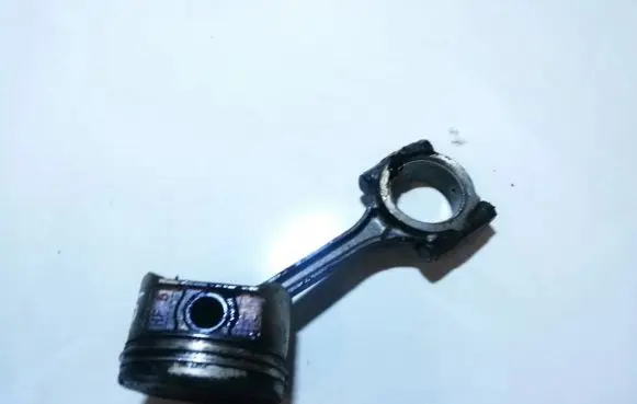 Honda Civic Piston with connecting rod