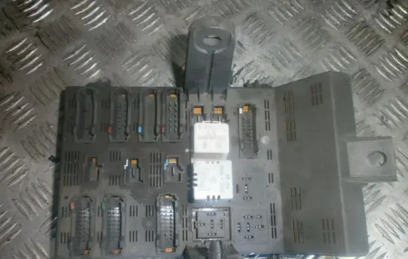 Renault Laguna I Fuse box set