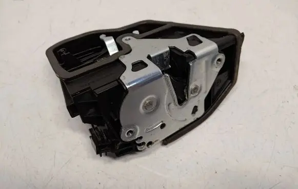 BMW X3 F25 Front door lock 7318416 51217318416 51217276668
