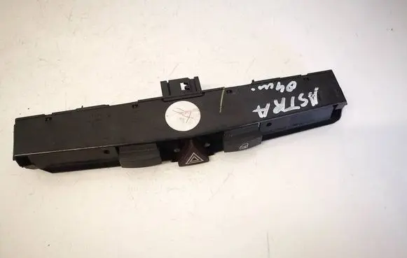 Opel Astra H Hazard light switch 13100105