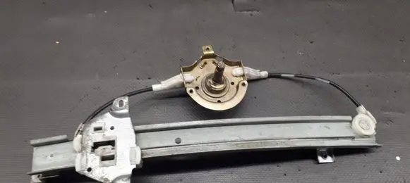 Mitsubishi Lancer Rear window lifting mechanism without motor