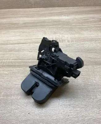 Audi A3 S3 8P Tailgate window lock/catch/latch 8P4827505B