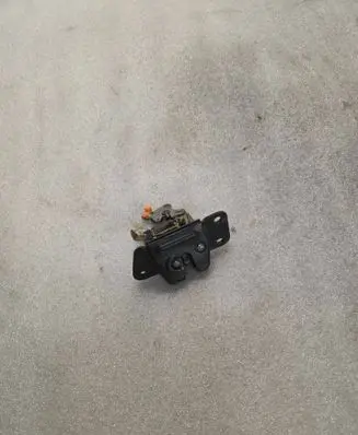Loading door lock