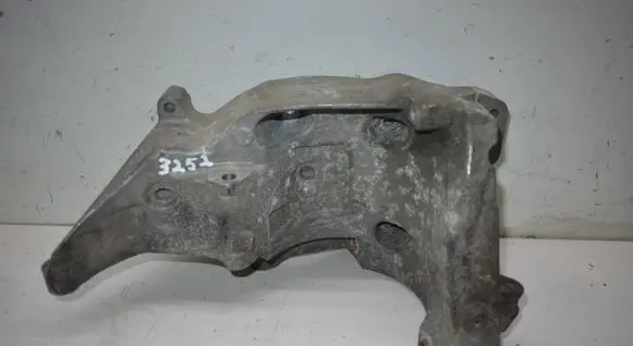 BMW 3 E90 E91 Generator/alternator bracket 7802639