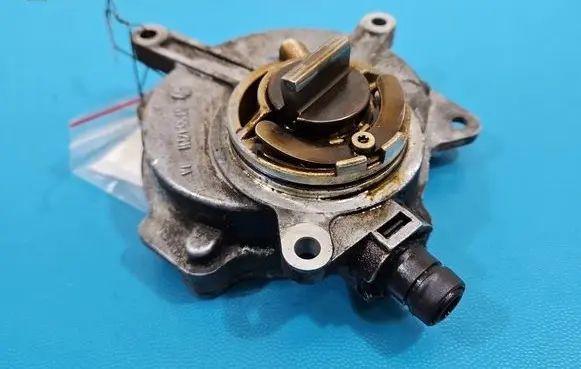 Volkswagen PASSAT B6 Vacuum pump 217601 IMPRK1578423