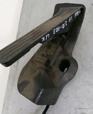 Volkswagen Tiguan Accelerator throttle pedal 1K2721503K
