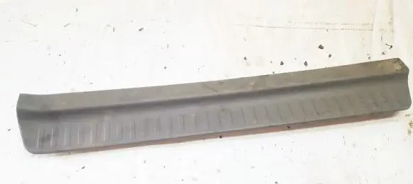 Mitsubishi Space Wagon Front sill trim cover mr283705