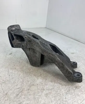 Audi A4 S4 B8 8K Engine mounting bracket 8K0199307BE