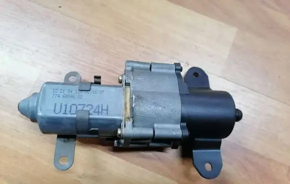 Chrysler Voyager Sliding door motor 7746804602 U10724H