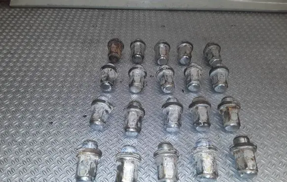 Toyota Previa (XR30, XR40) II Nuts/bolts 