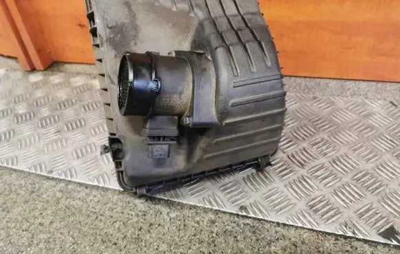 KIA Optima Air filter box 281102T700