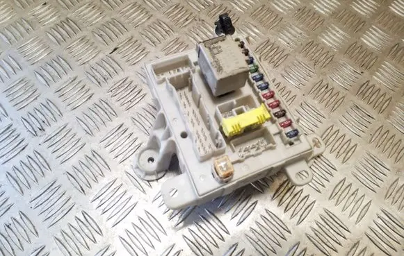 Toyota Previa (XR30, XR40) II Fuse module